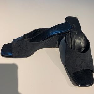 GUCCI LOGO PAT WEDGES MINT CONDITION